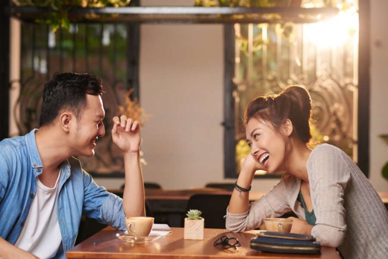Những cách bắt chuyện với crush qua tin nhắn năm 2025