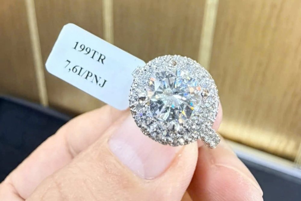 Khủng hoảng niềm tin kim cương: Vì sao người mua đồng loạt "quay lưng"?