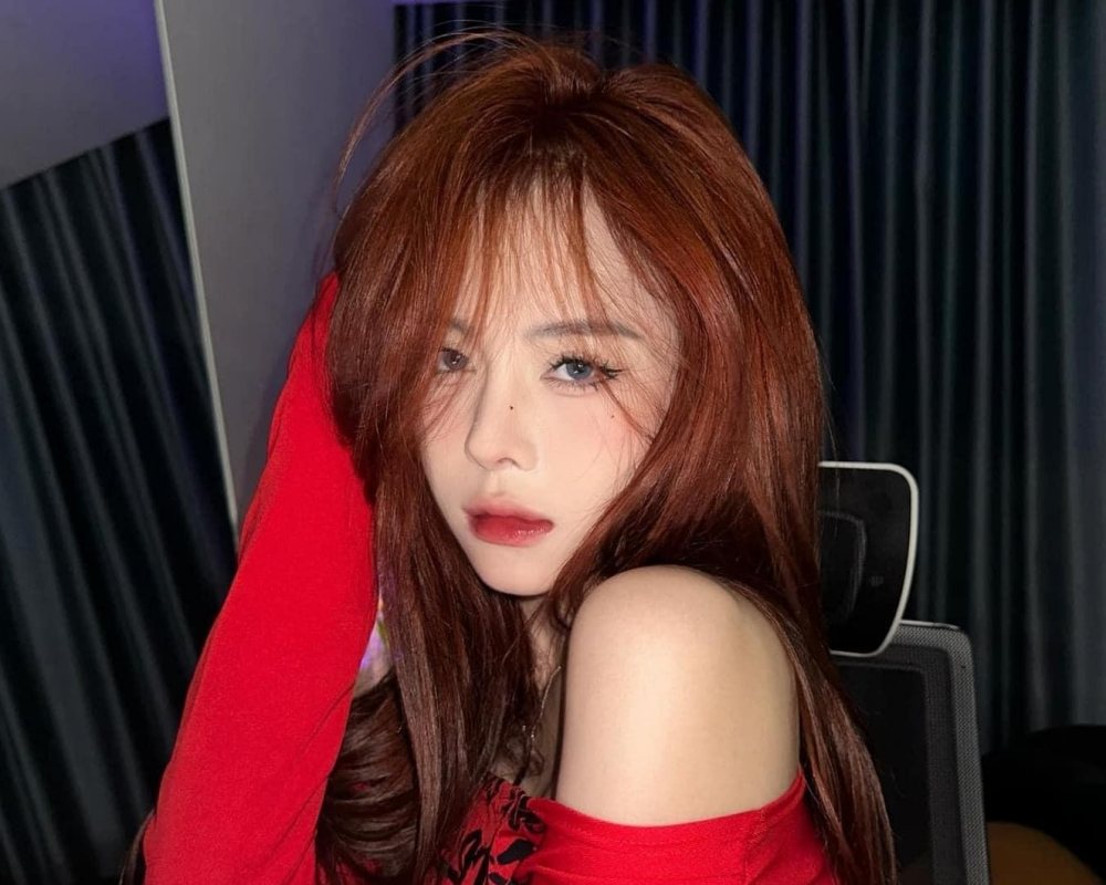 Lộ clip hot 18+ em Idol Hà Môi khoe dáng đẹp trong khách sạn đang hót