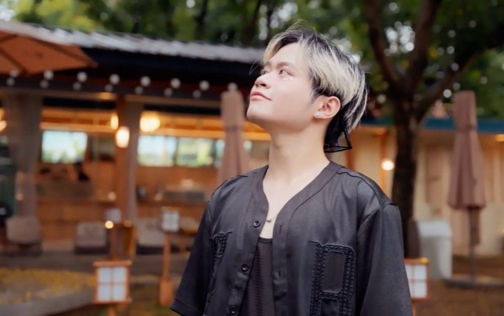 Trend: “Quốc Kang say hi”