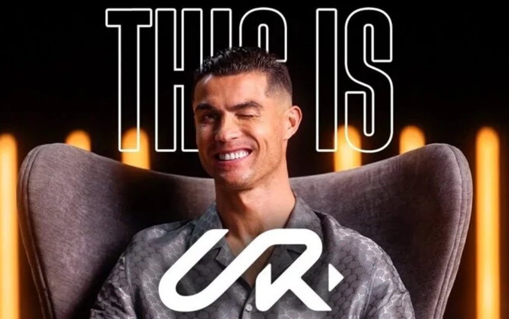 Ronaldo "khuấy đảo" YouTube vừa chơi nhận ngay nút vàng, tạo cơn "sốt" chưa từng có