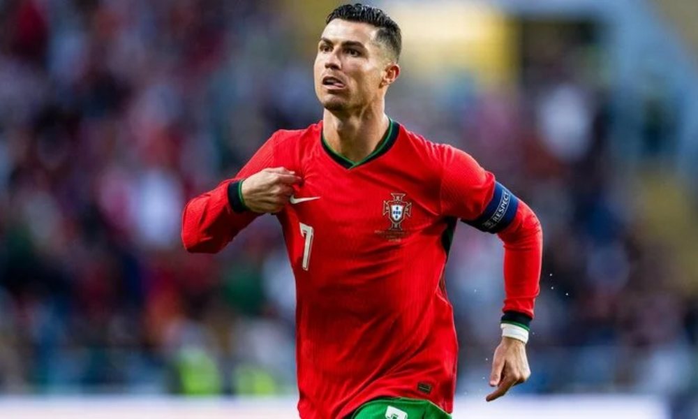 Ronaldo lại chê HLV Erik ten Hag