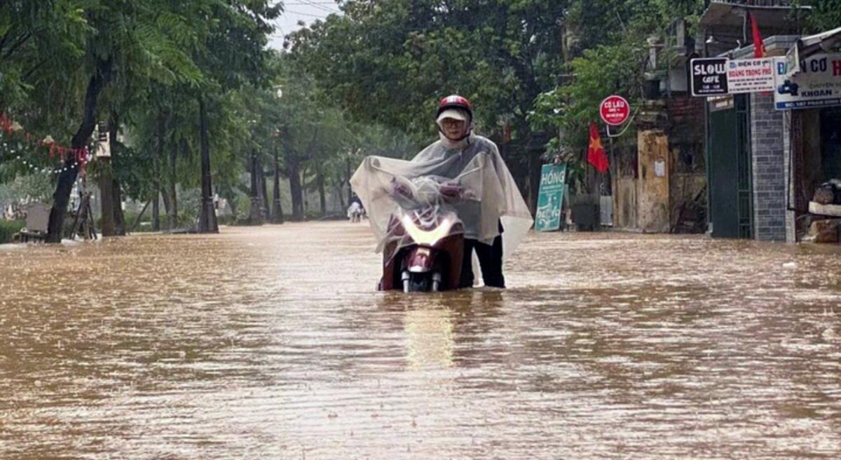 Dự báo thời tiết ngày 3/11: Miền Trung mưa lũ, miền Bắc chuyển mưa rét