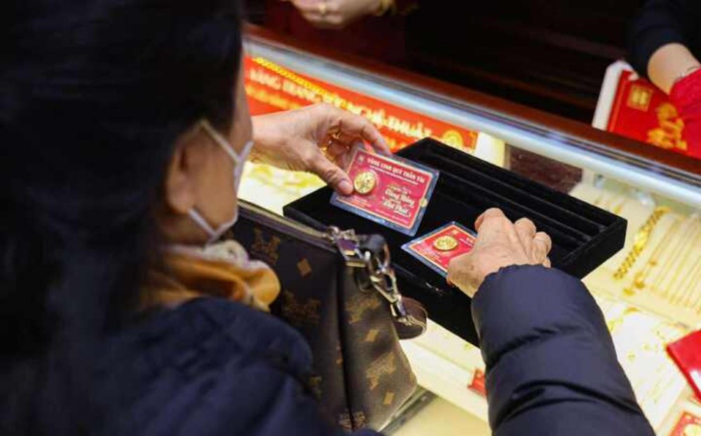 Giá vàng hôm nay (13-2): "Lao dốc"