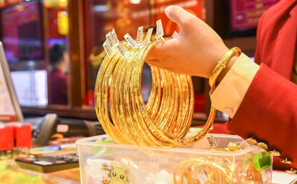 Giá vàng hôm nay 3/9: Tăng dựng đứng, lập đỉnh mới trên 3.500 USD/ounce