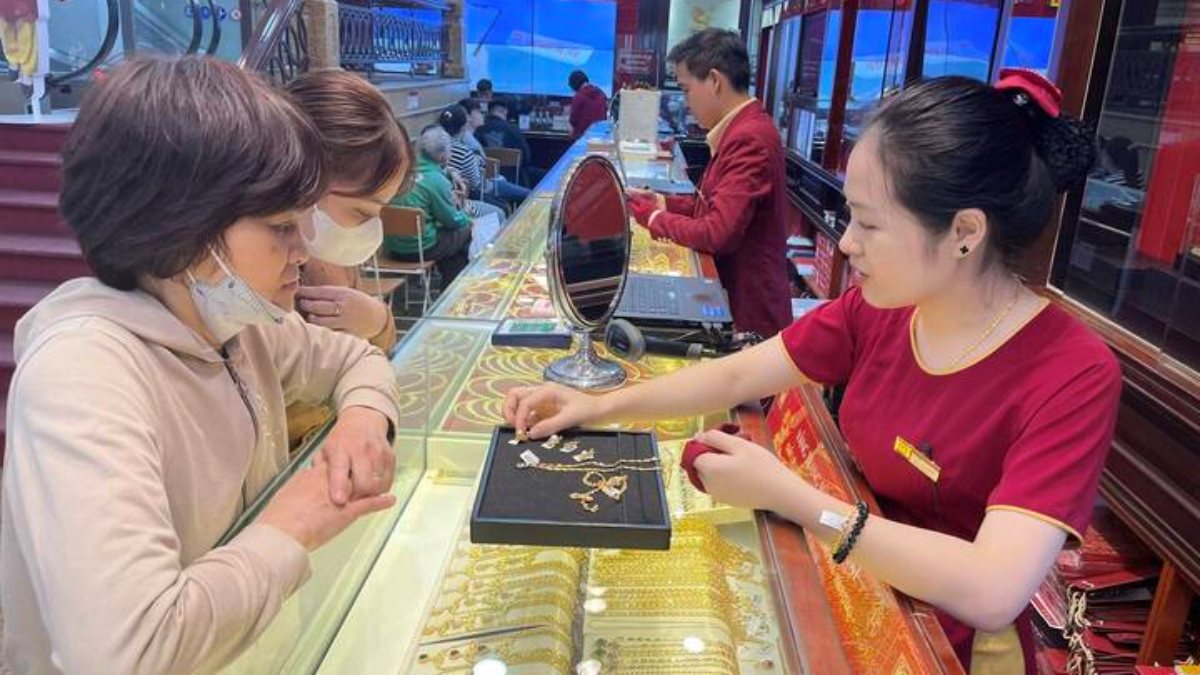 Giá vàng hôm nay 5/4: Đi ngang dưới ngưỡng 4.700 USD/ounce