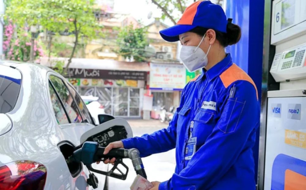Giá xăng dầu hôm nay (1/6): Biến động trái chiều