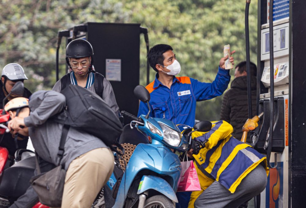 Giá xăng dầu hôm nay 4/1: Chưa ngừng đà đi xuống