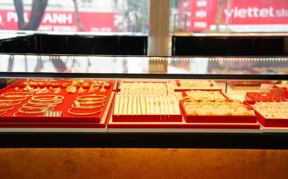 Giá vàng hôm nay 1/4: Tăng mạnh dữ dội