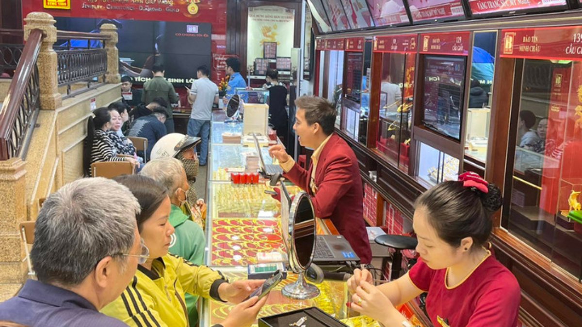 Giá vàng hôm nay 28/12: Đứng vững trên đỉnh cao lịch sử