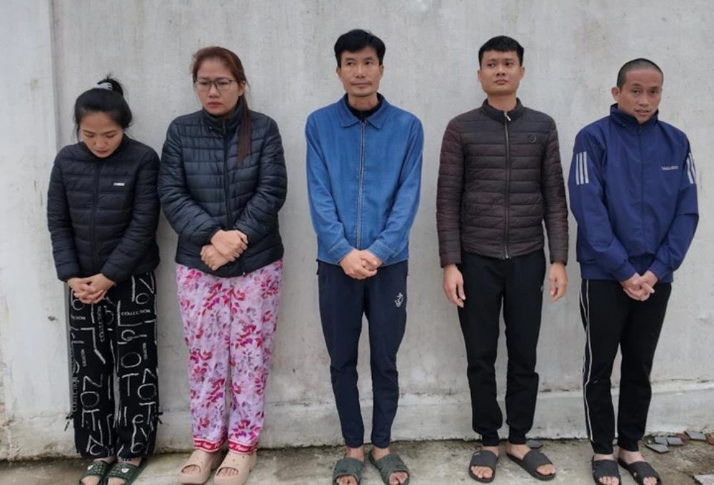 Triệt phá đường dây buôn bán thuốc lá giả sản xuất từ Campuchia, khởi tố 5 người