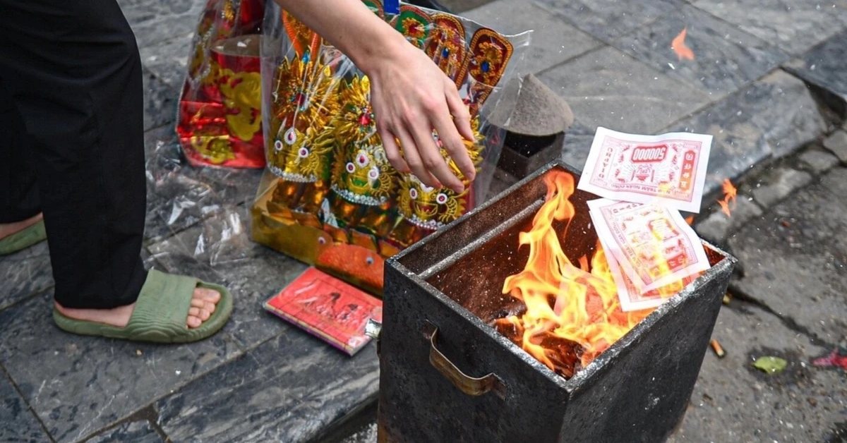 Văn khấn lễ hóa vàng Tết Bính Ngọ 2026 đầy đủ, chi tiết nhất