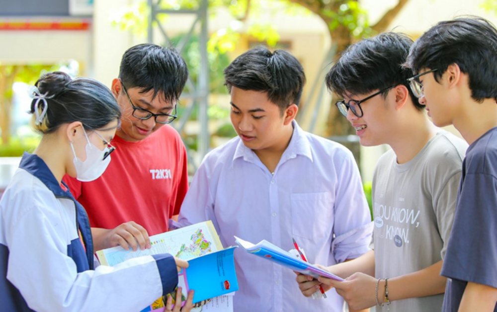 Điểm sàn xét tuyển ngành Luật cao nhất 22 điểm