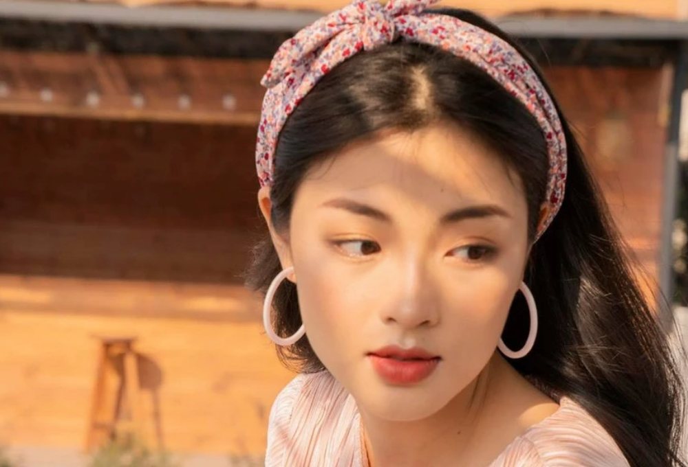 "Nàng thơ" Vbiz bất ngờ được bạn trai cầu hôn sau 2 năm yêu kín tiếng