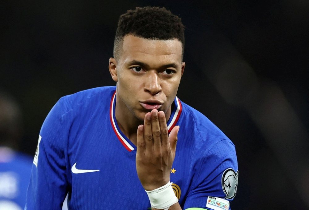 Mbappe thắng kiện PSG