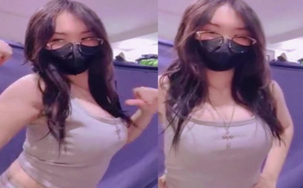 [Full Clip Hot 18+] Siêu phẩm em Tiktoker Mun 2ka11 show hàng móc siêu múp