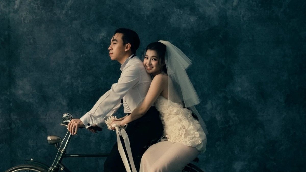 Váy cưới xuyên thấu của Phương Nhi