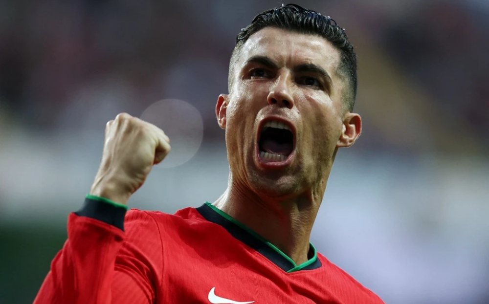 Bồ Đào Nha lỡ cơ hội loại bỏ Ronaldo