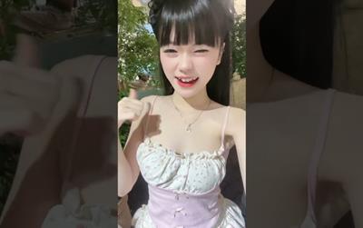 Lộ Clip Tiktoker Suka tập tành chơi thổi kèn cùng bạn trai trong resort