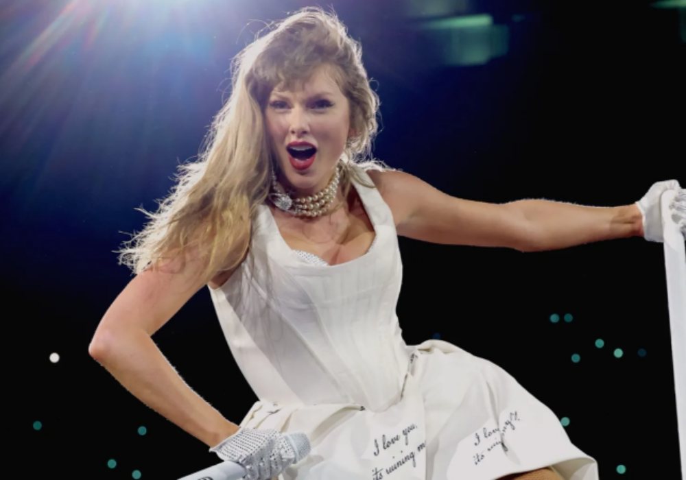 Taylor Swift thu về hơn 2 tỷ USD sau chuyến lưu diễn