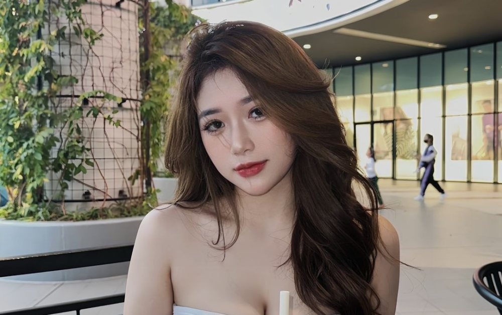 Sốc: Lộ clip Hot Tiktoker Trâm Anh "đẩy xe bò" trước gương