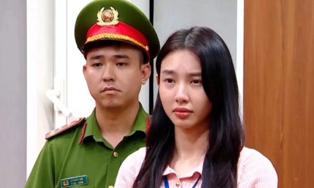 Tước danh hiệu Gương mặt trẻ Việt Nam của Hoa hậu Thuỳ Tiên