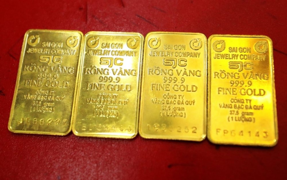 Giá vàng miếng SJC tiếp tục lao dốc