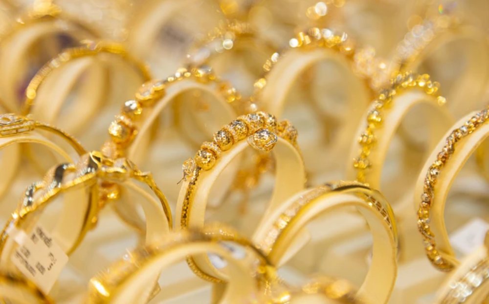 Giá vàng hôm nay 15/11: Lao dốc không phanh