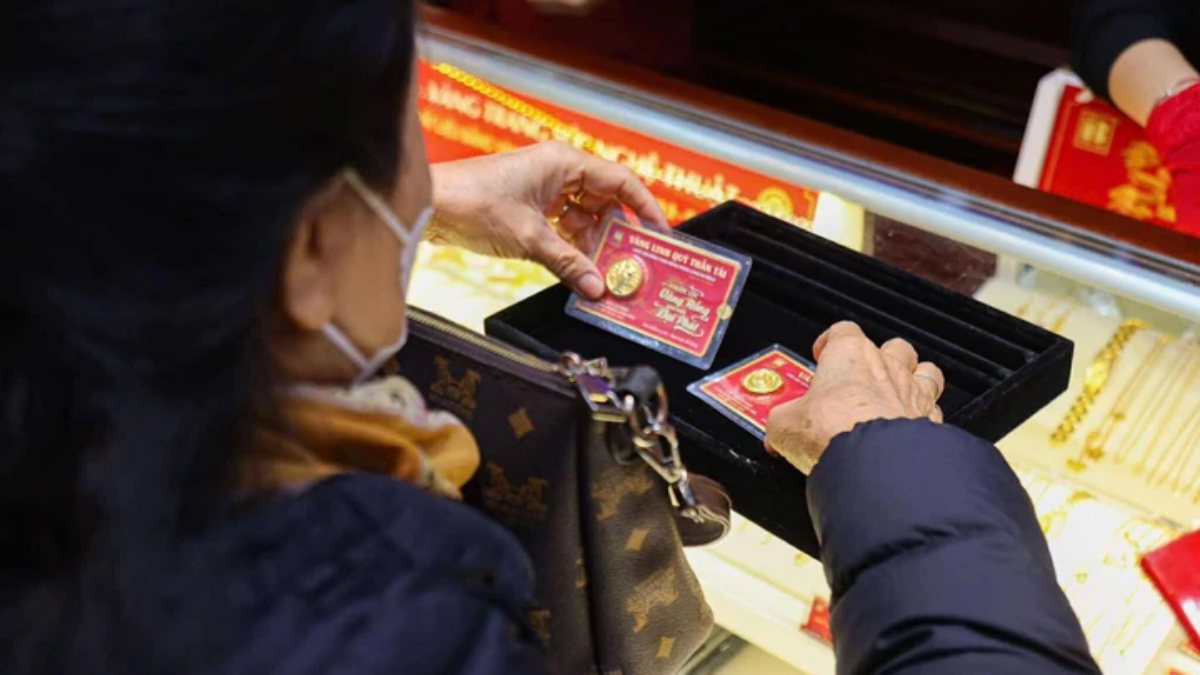 Giá vàng hôm nay 21/12: Trụ vững ở ngưỡng rất cao