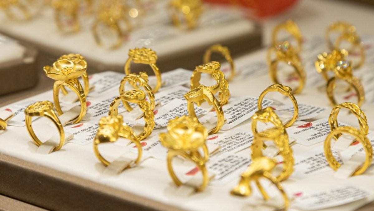 Giá vàng hôm nay 13/3: Lao dốc