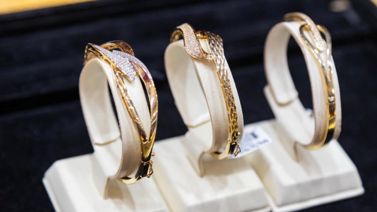 Giá vàng hôm nay (23-2): Trụ vững trên đỉnh cao