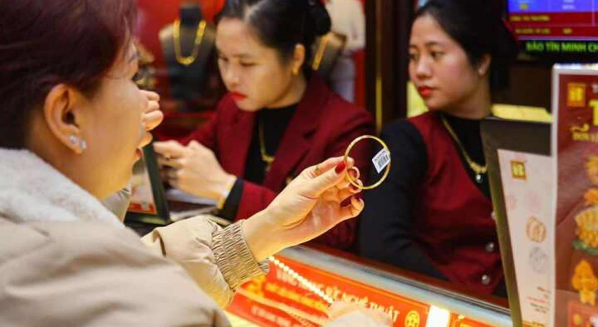 Giá vàng hôm nay 5/11: Giảm mạnh, tiếp tục rời xa ngưỡng 4.000 USD/ounce