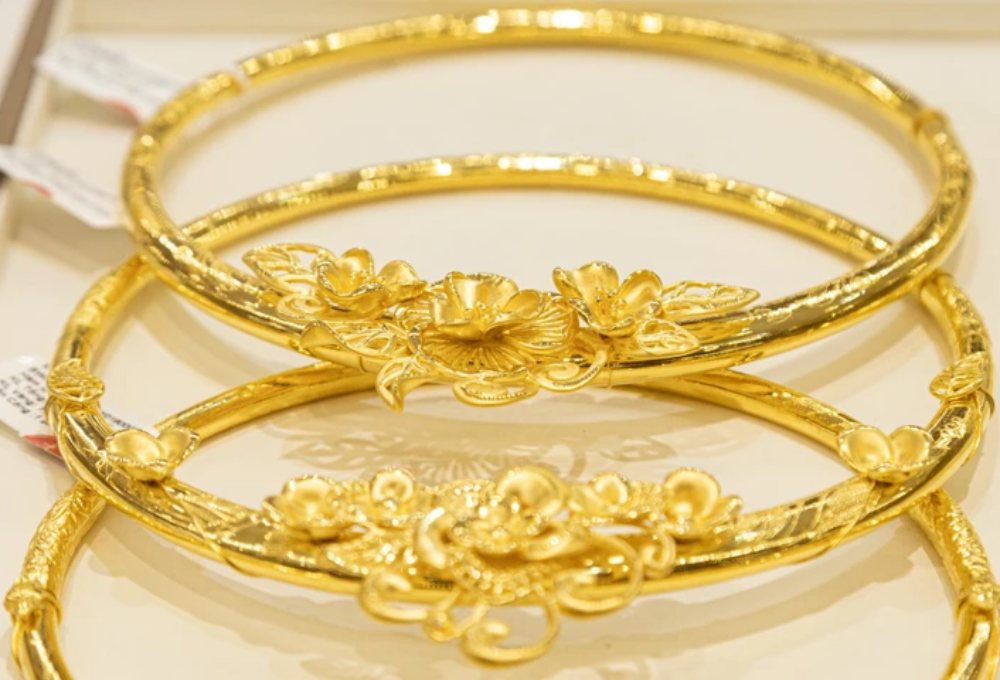 Giá vàng hôm nay 4/1: Vàng thế giới duy trì trên ngưỡng 4.300 USD/ounce