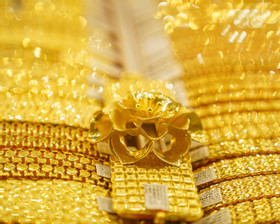 Giá vàng hôm nay (25/2): Vàng trong nước 'hụt hơi', mất mốc 67 triệu đồng