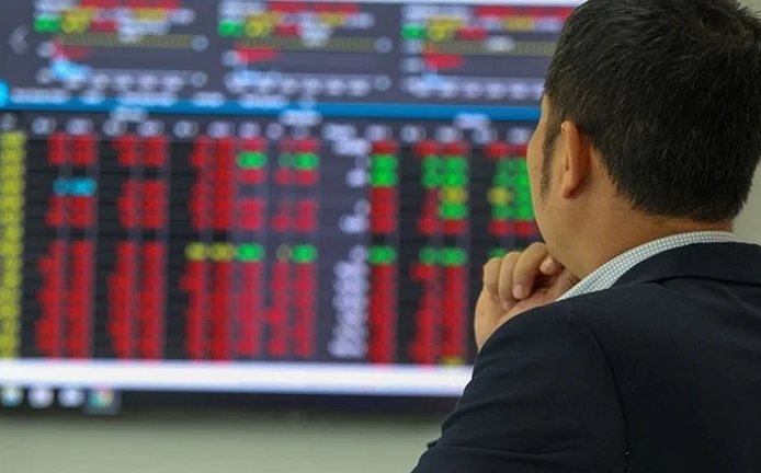 Nhà đầu tư bán tháo cổ phiếu, VN-Index mất gần 28 điểm