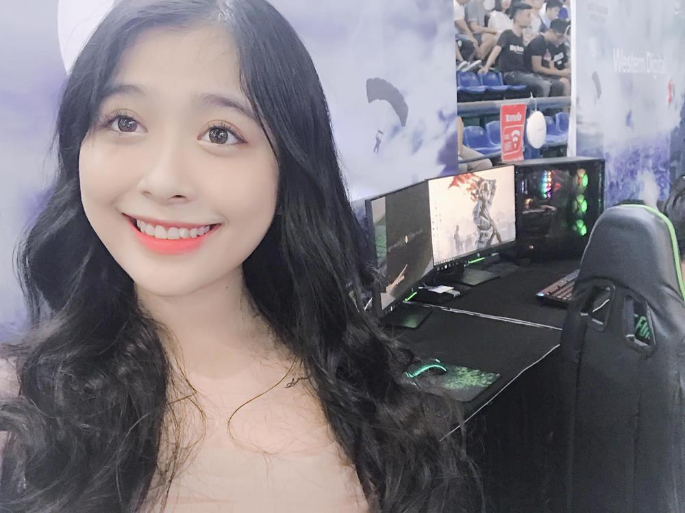 Ngắm nhìn hình ảnh đáng yêu của streamer Milona