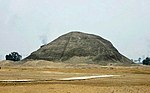 Pyramid of amenemhet hawarra 01.jpg